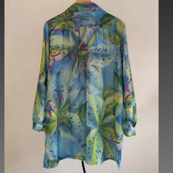 Button down Shirt - Picture 2 of 6